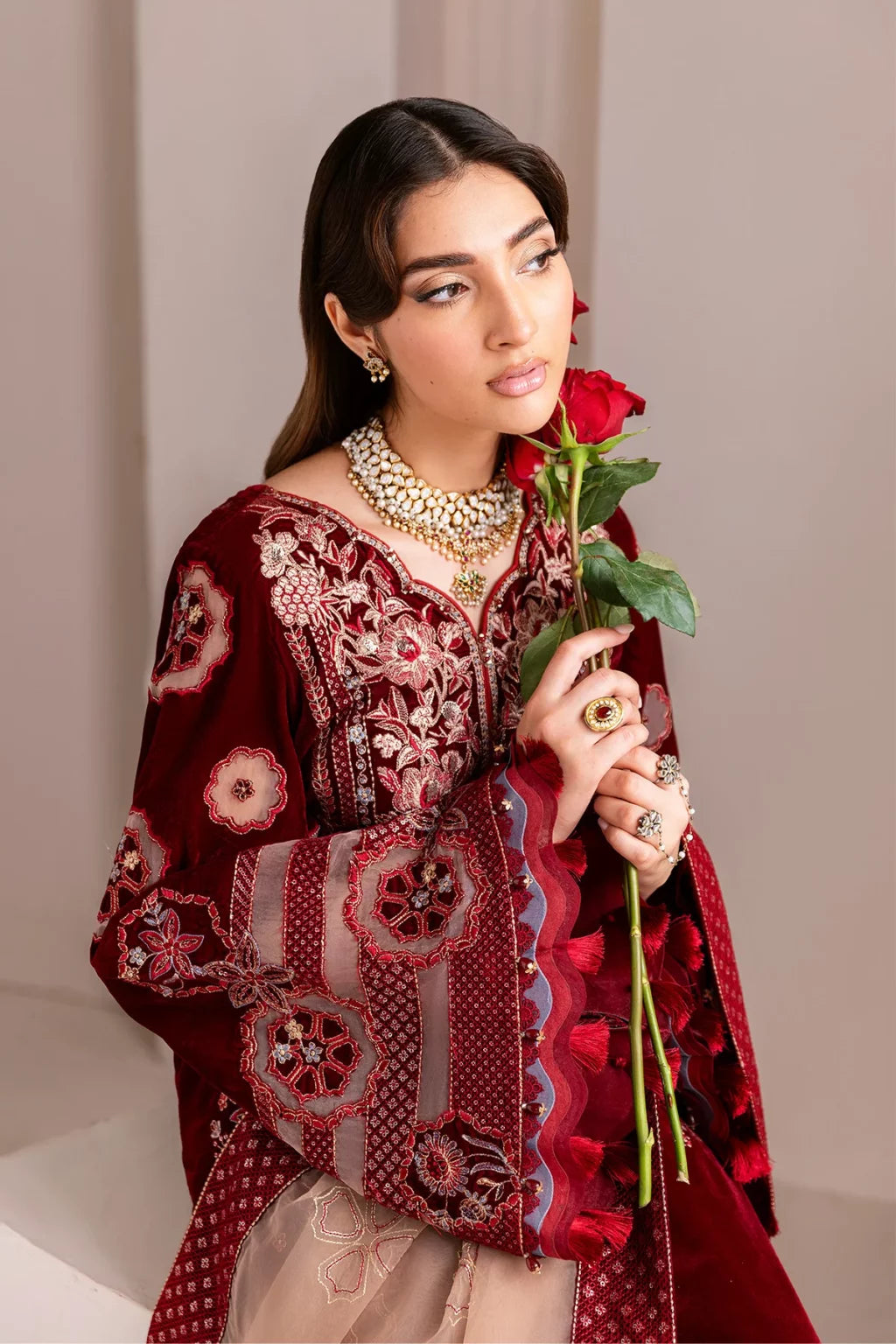 ALIZEH MAKHMAL VELZARI