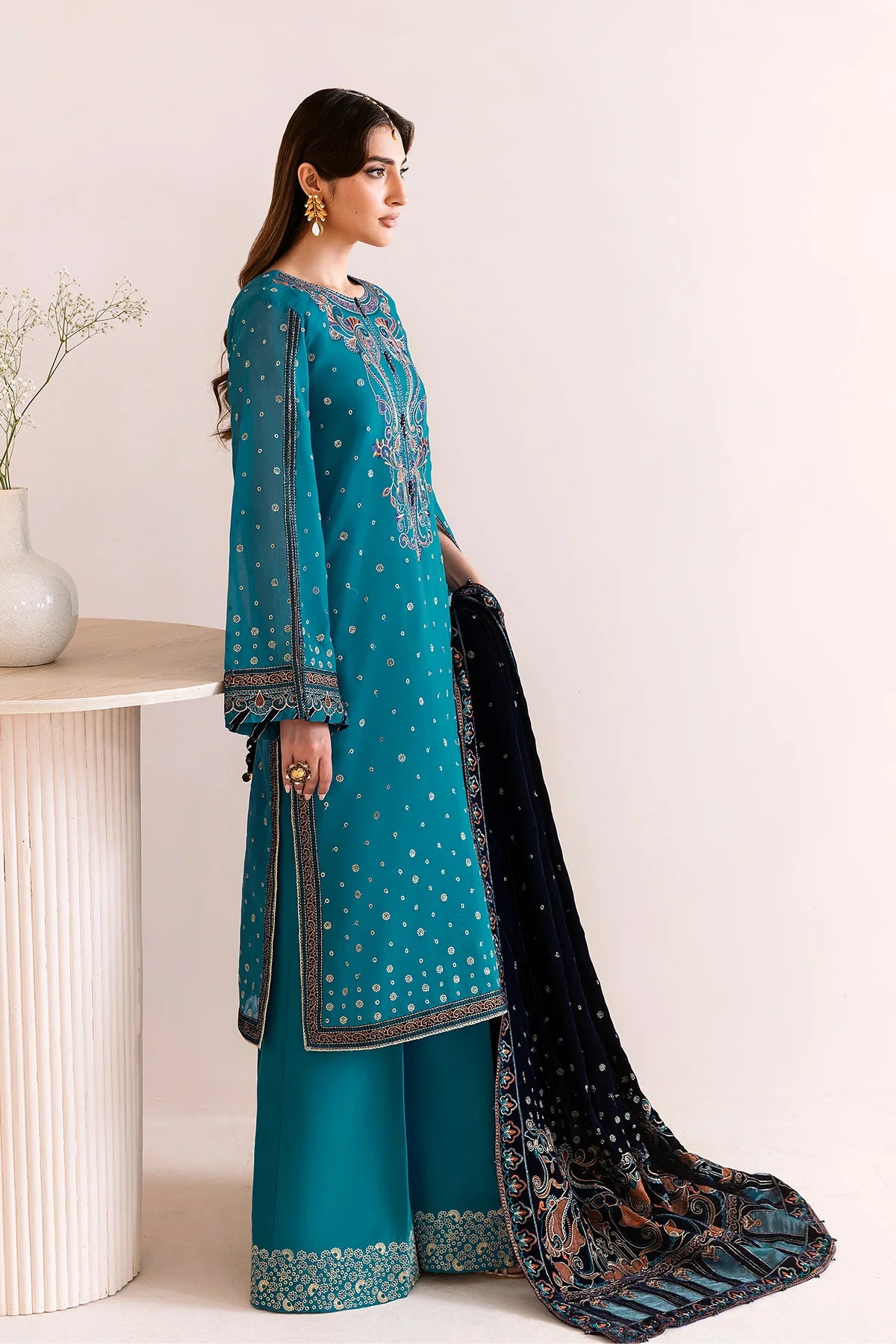 ALIZEH MAKHMAL NELOFER