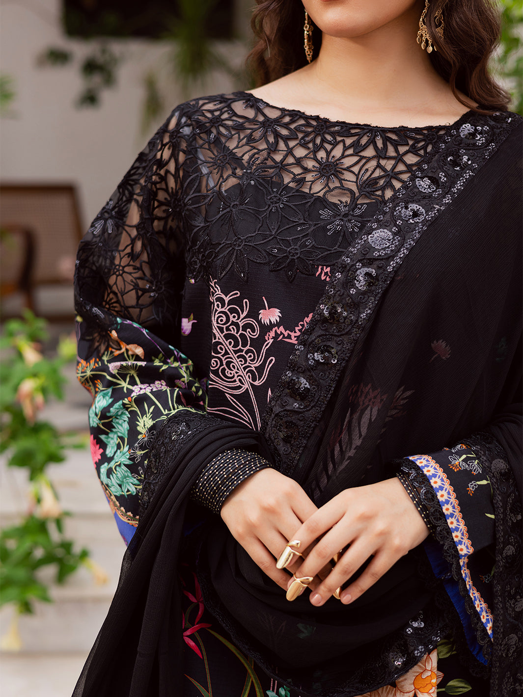 MAHNUR-GULZAR-WINTER-G-01