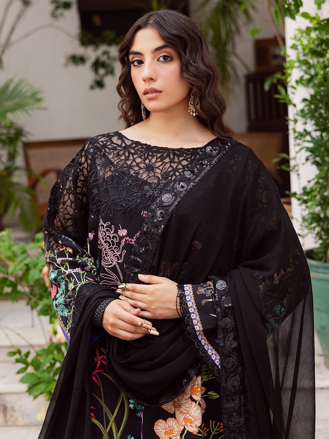 MAHNUR-GULZAR-WINTER-G-01