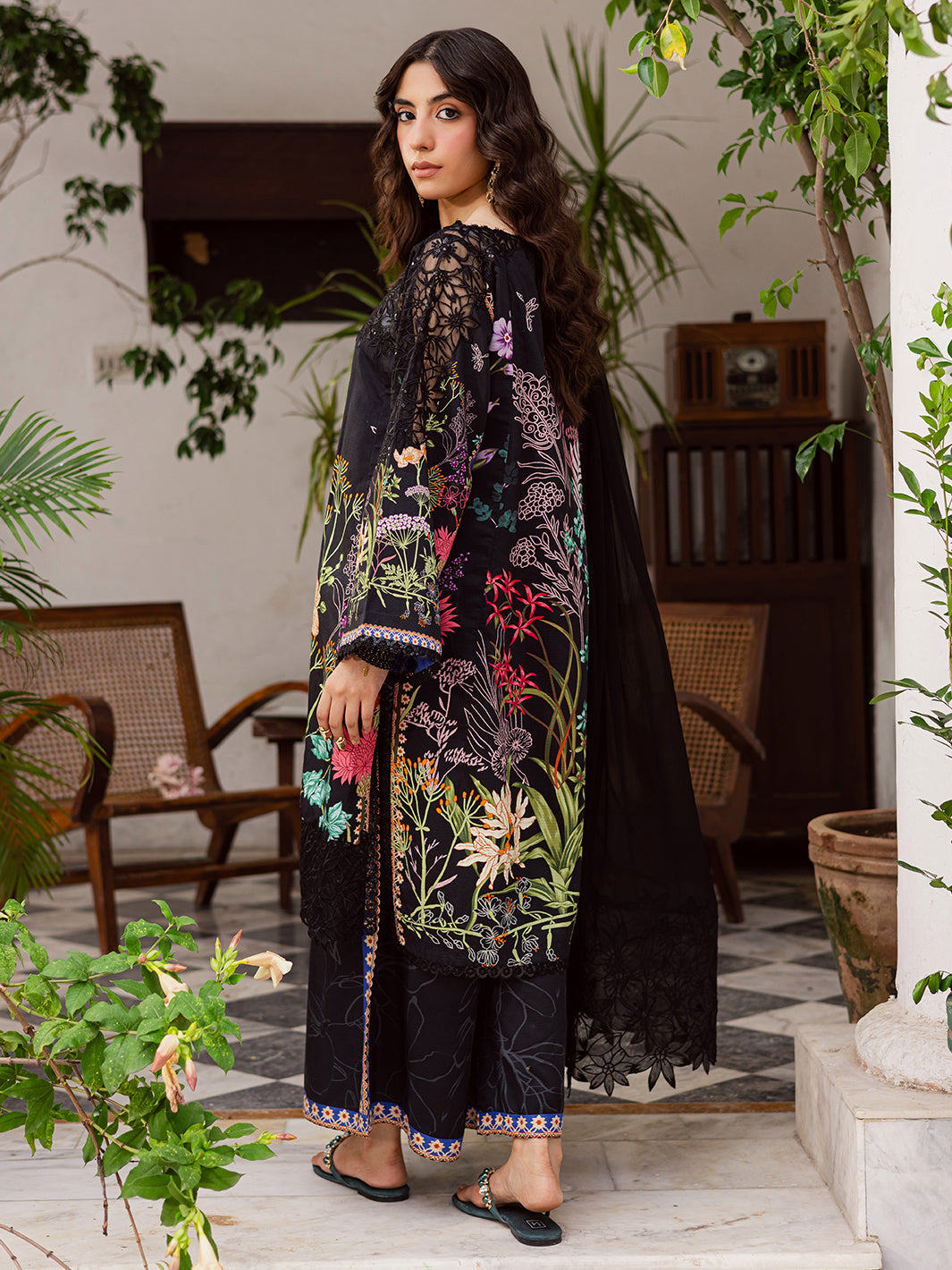 MAHNUR-GULZAR-WINTER-G-01