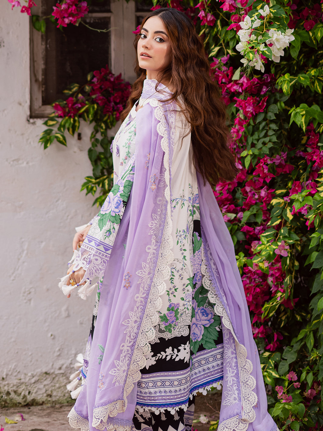 MAHNUR-GULZAR-WINTER-G-02
