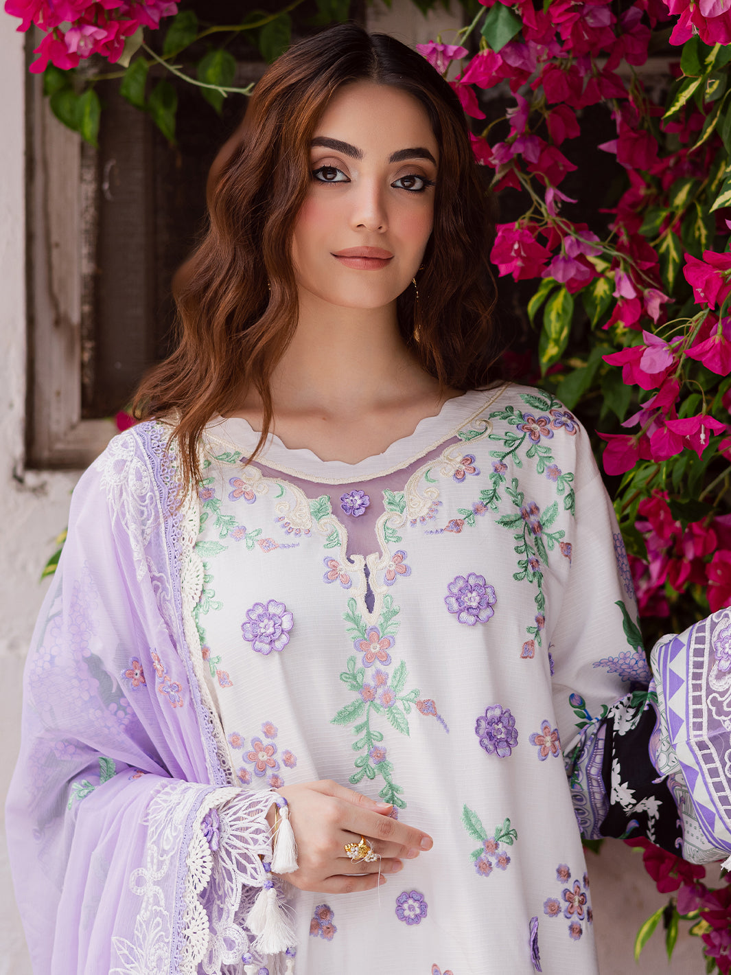 MAHNUR-GULZAR-WINTER-G-02