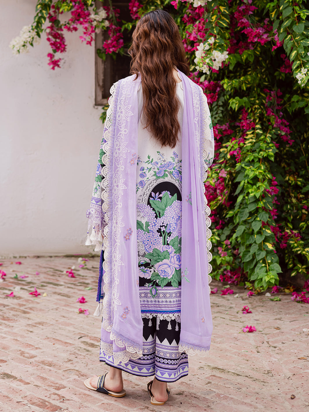 MAHNUR-GULZAR-WINTER-G-02