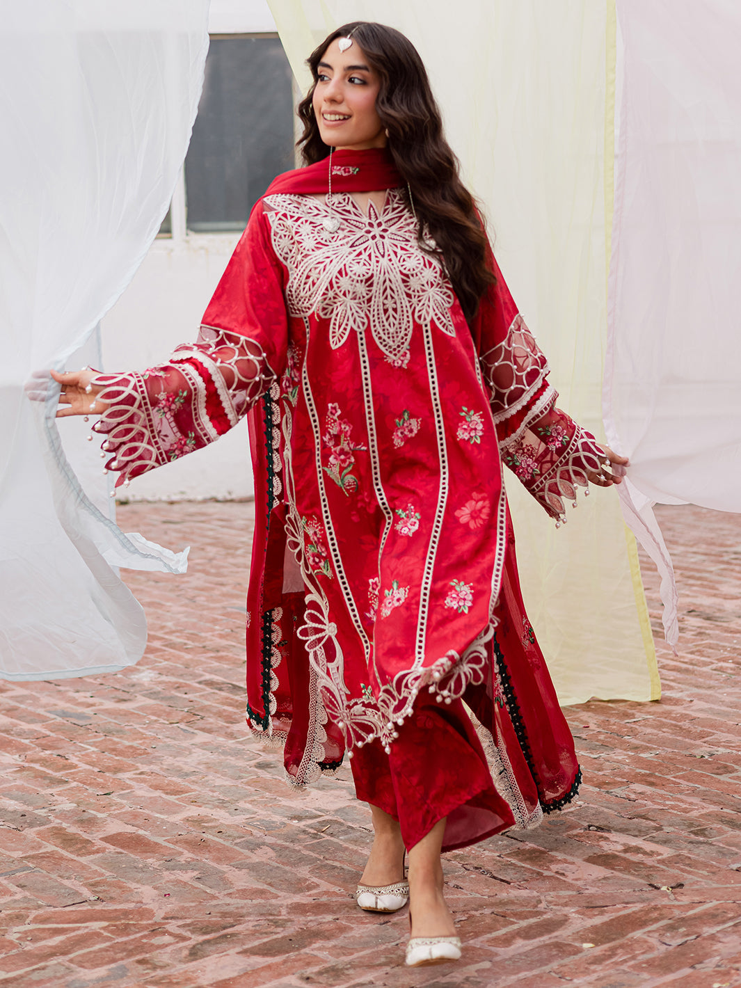 MAHNUR-GULZAR-WINTER-G-03