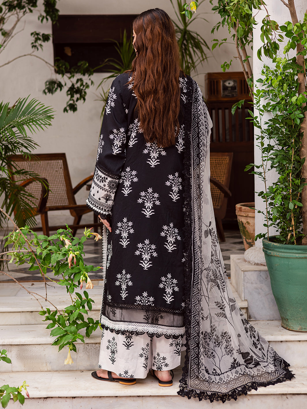MAHNUR-GULZAR-WINTER-G-04