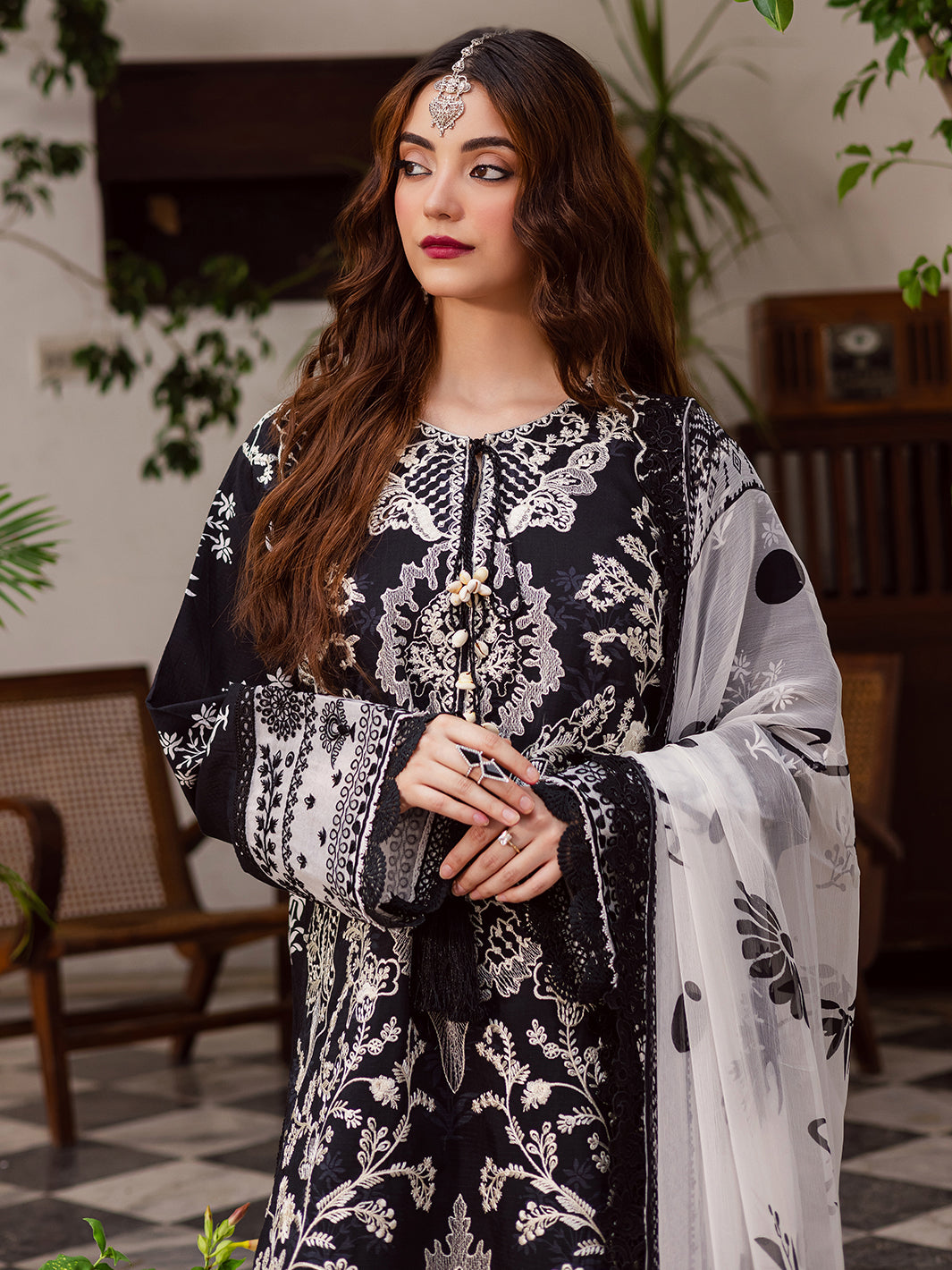 MAHNUR-GULZAR-WINTER-G-04