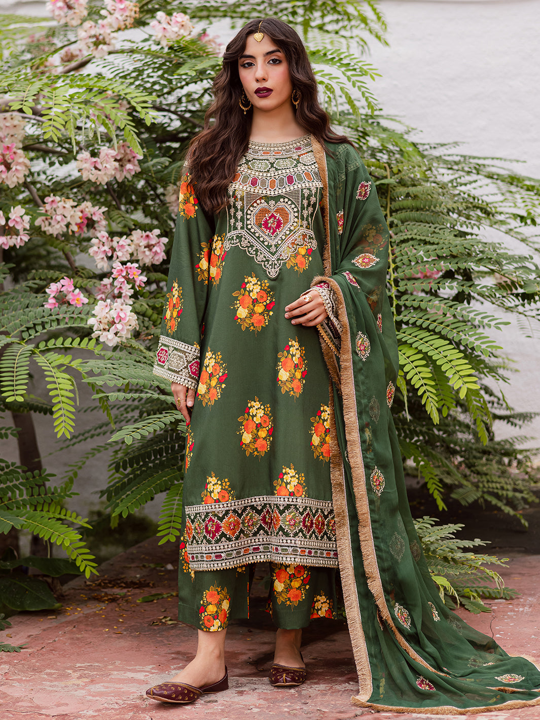 MAHNUR-GULZAR-WINTER-G-05 Main image