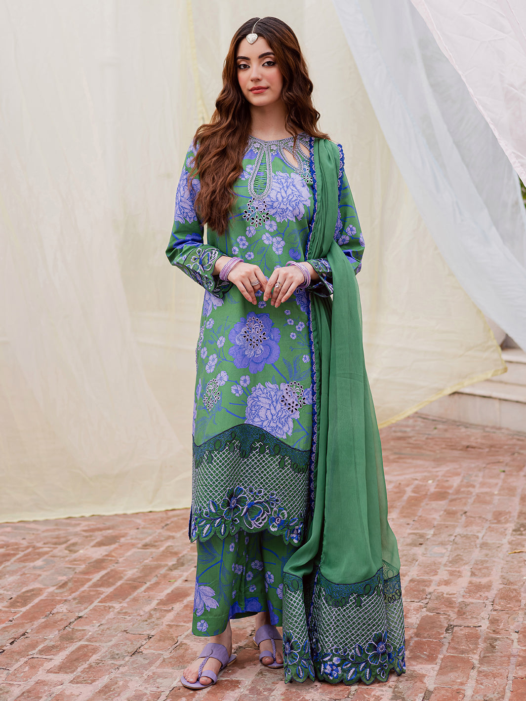 MAHNUR-GULZAR-WINTER-G-06 Main image