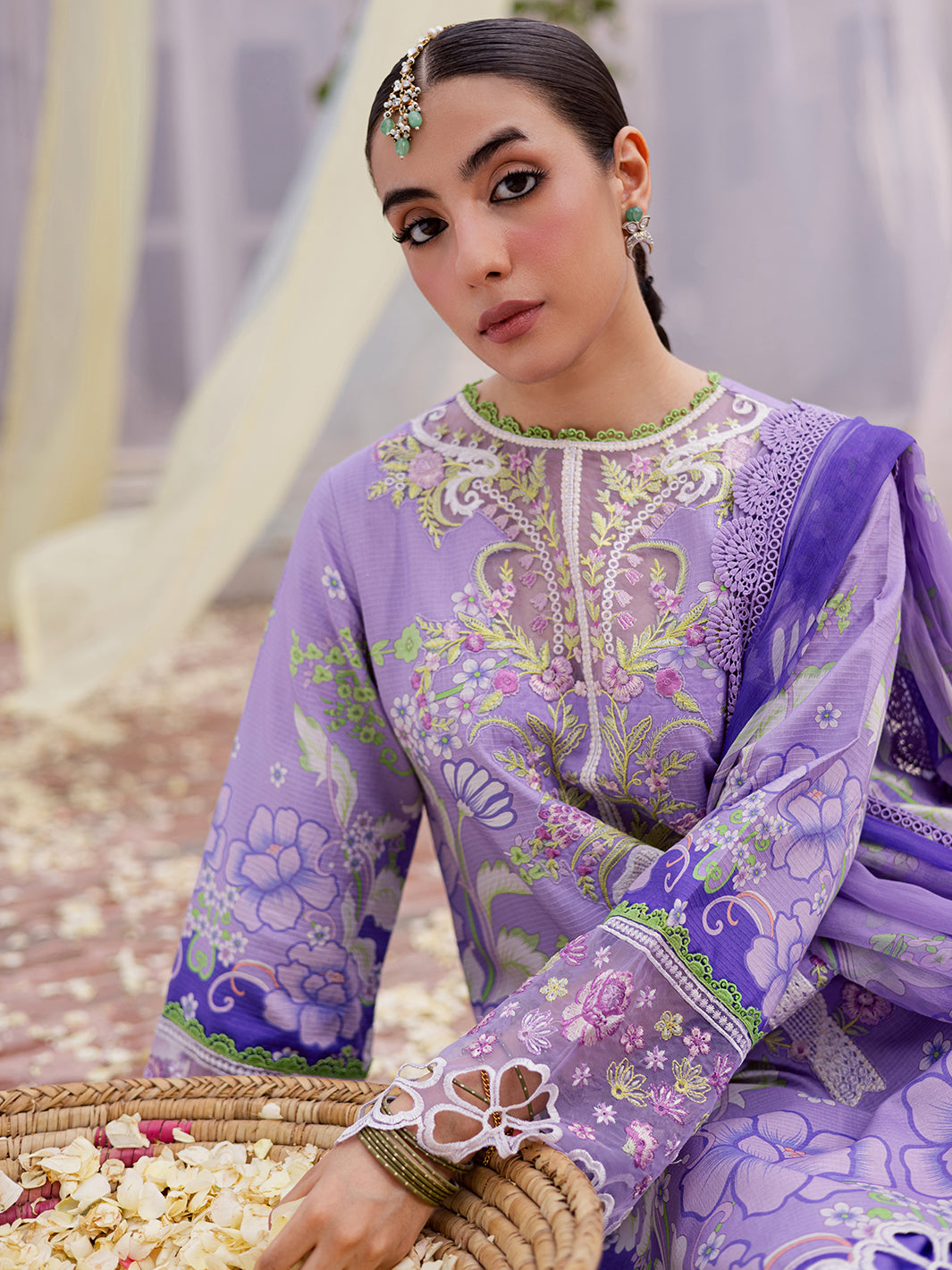 MAHNUR-GULZAR-WINTER-G-07