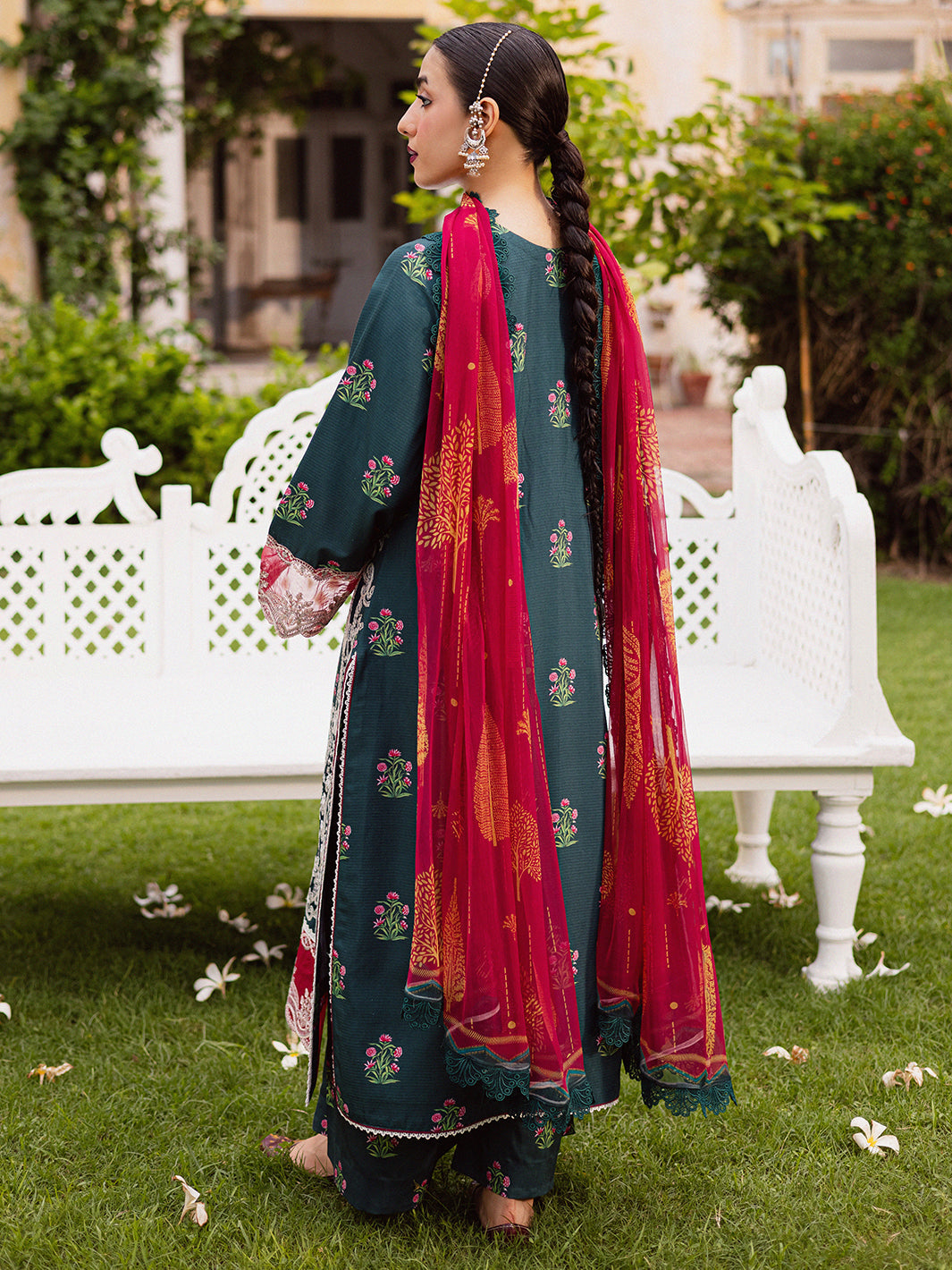 MAHNUR-GULZAR-WINTER-G-08