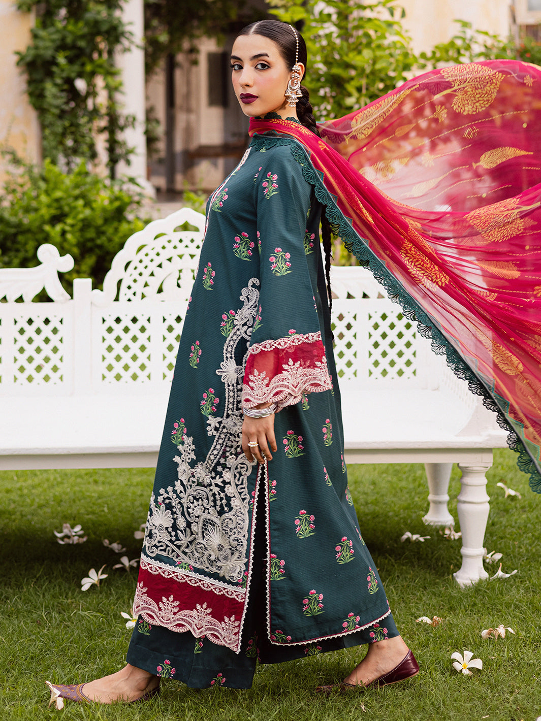 MAHNUR-GULZAR-WINTER-G-08