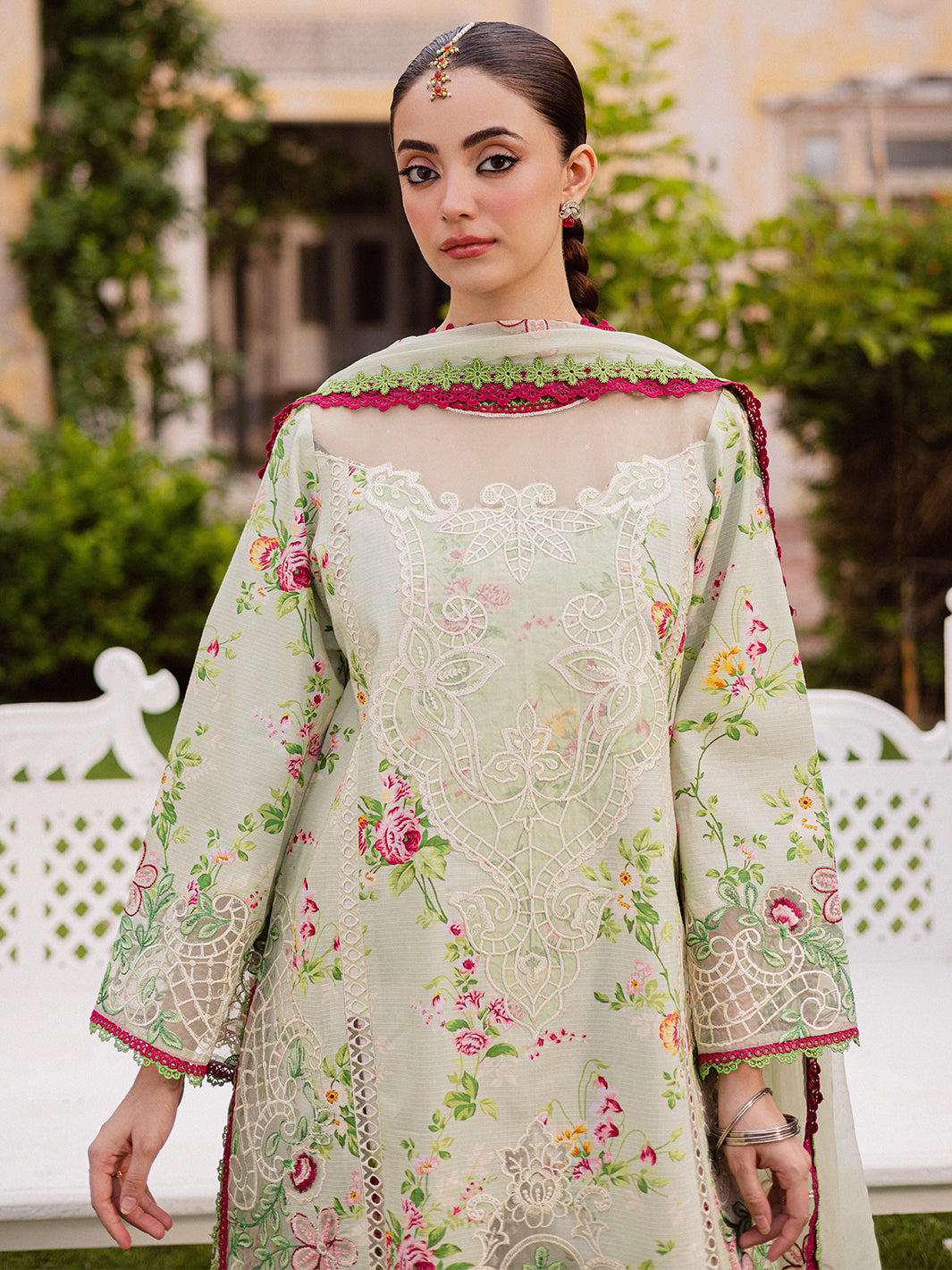 MAHNUR-GULZAR-WINTER-G-09