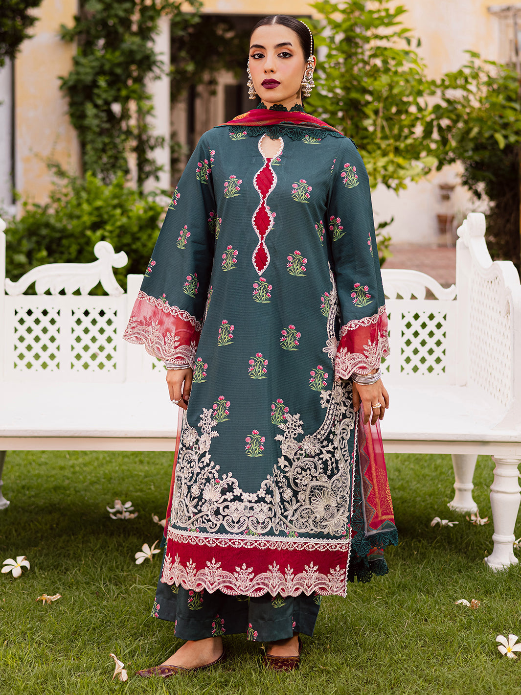 MAHNUR-GULZAR-WINTER-G-08