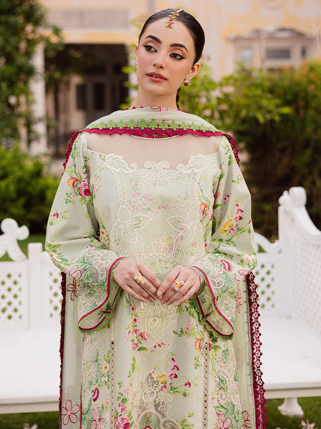 MAHNUR-GULZAR-WINTER-G-09