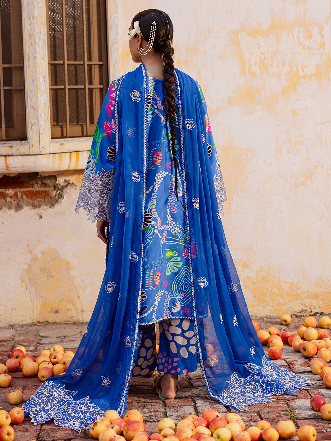 MAHNUR-GULZAR-WINTER-G-10