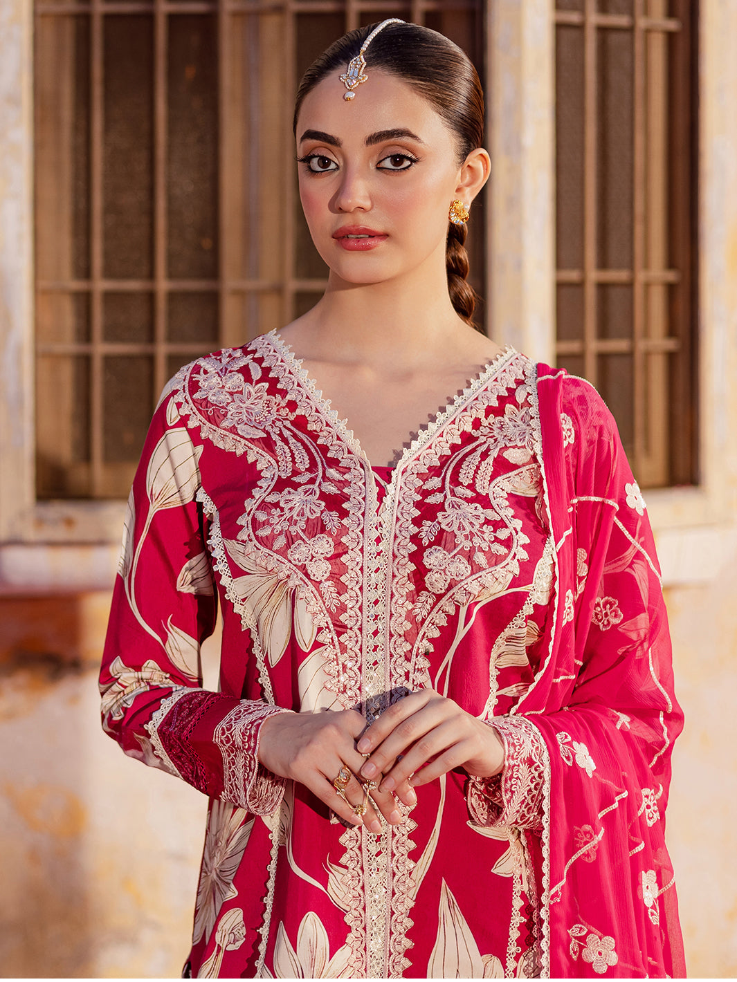 MAHNUR-GULZAR-WINTER-G-11