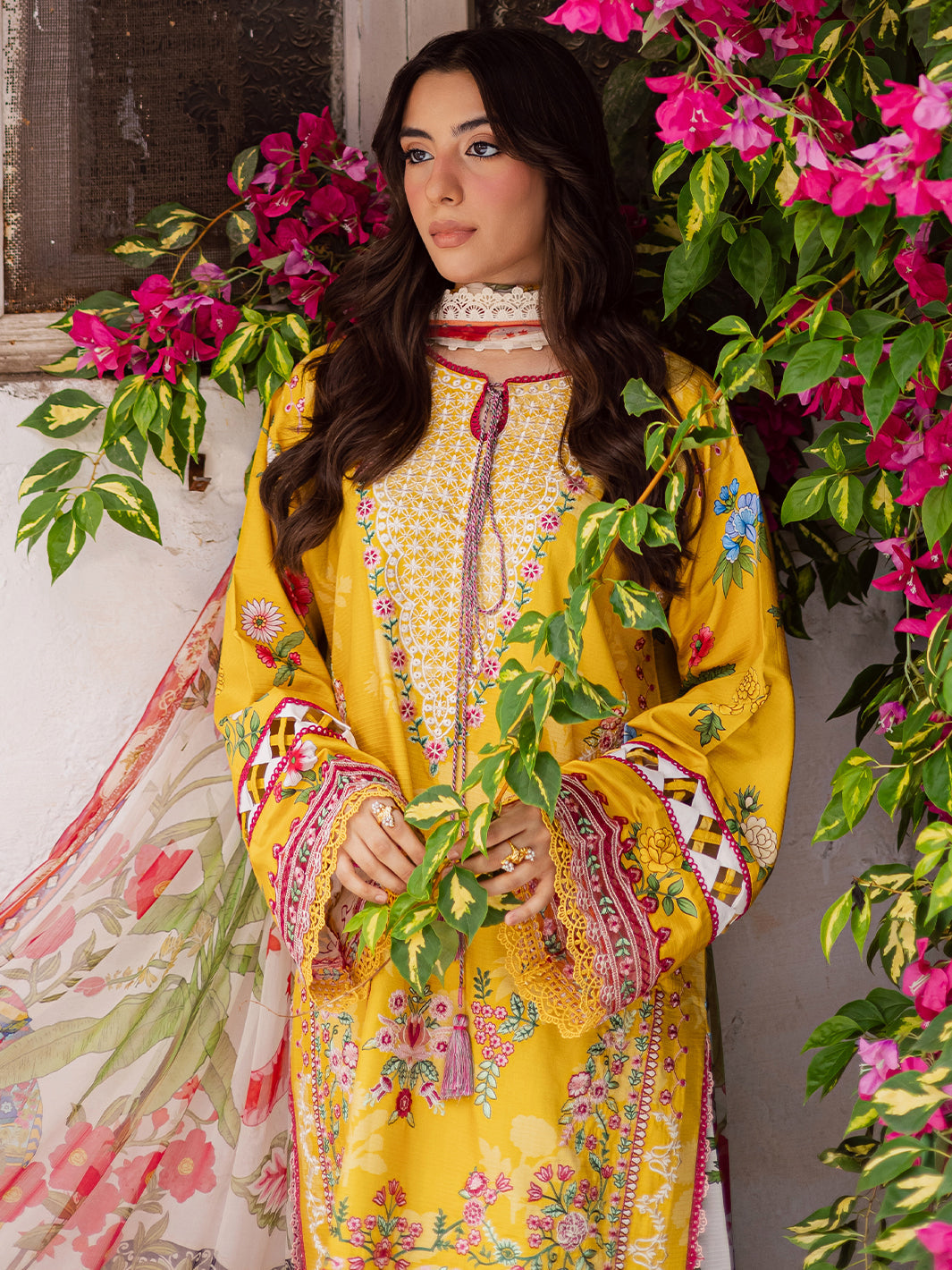 MAHNUR-GULZAR-WINTER-G-12 Secondary image