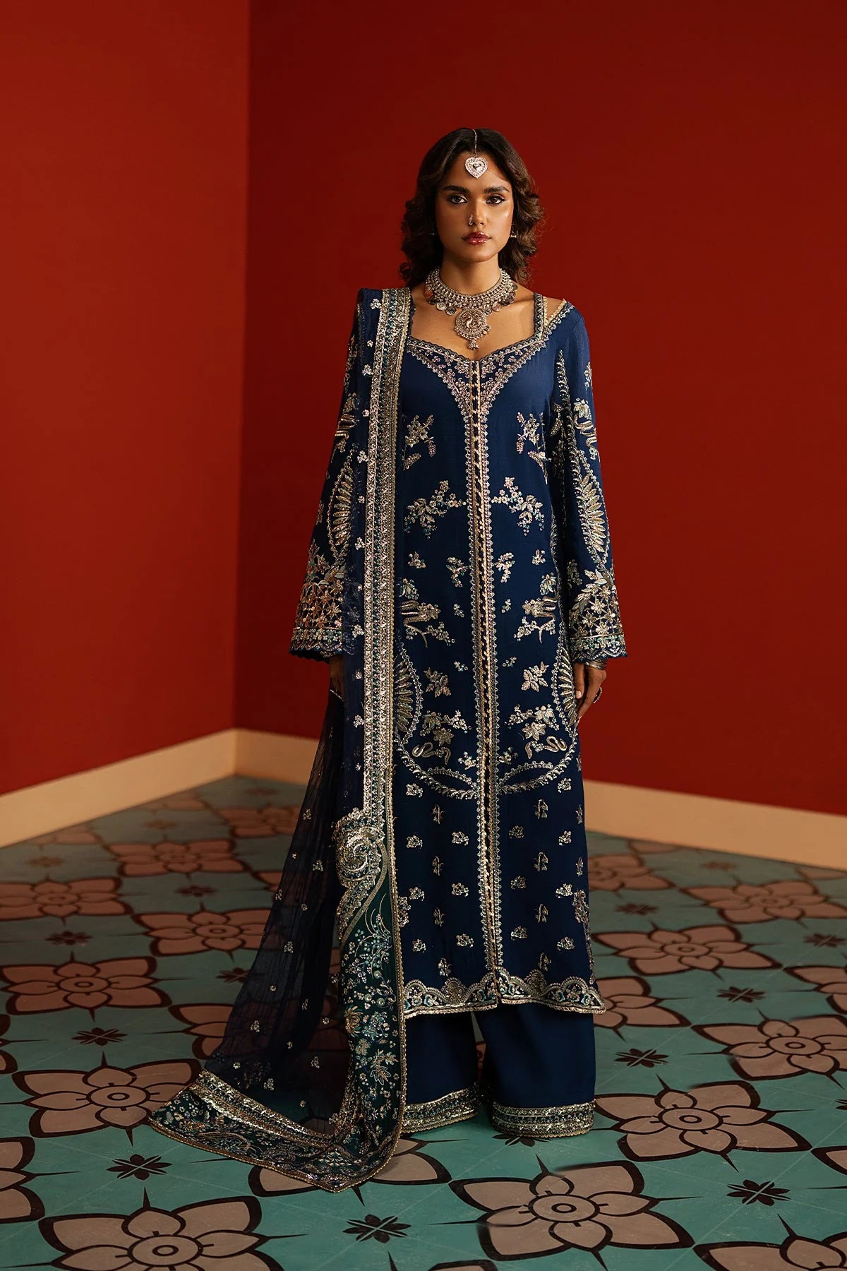 AFROZEH-DIVANI-MAHVEEN Main image